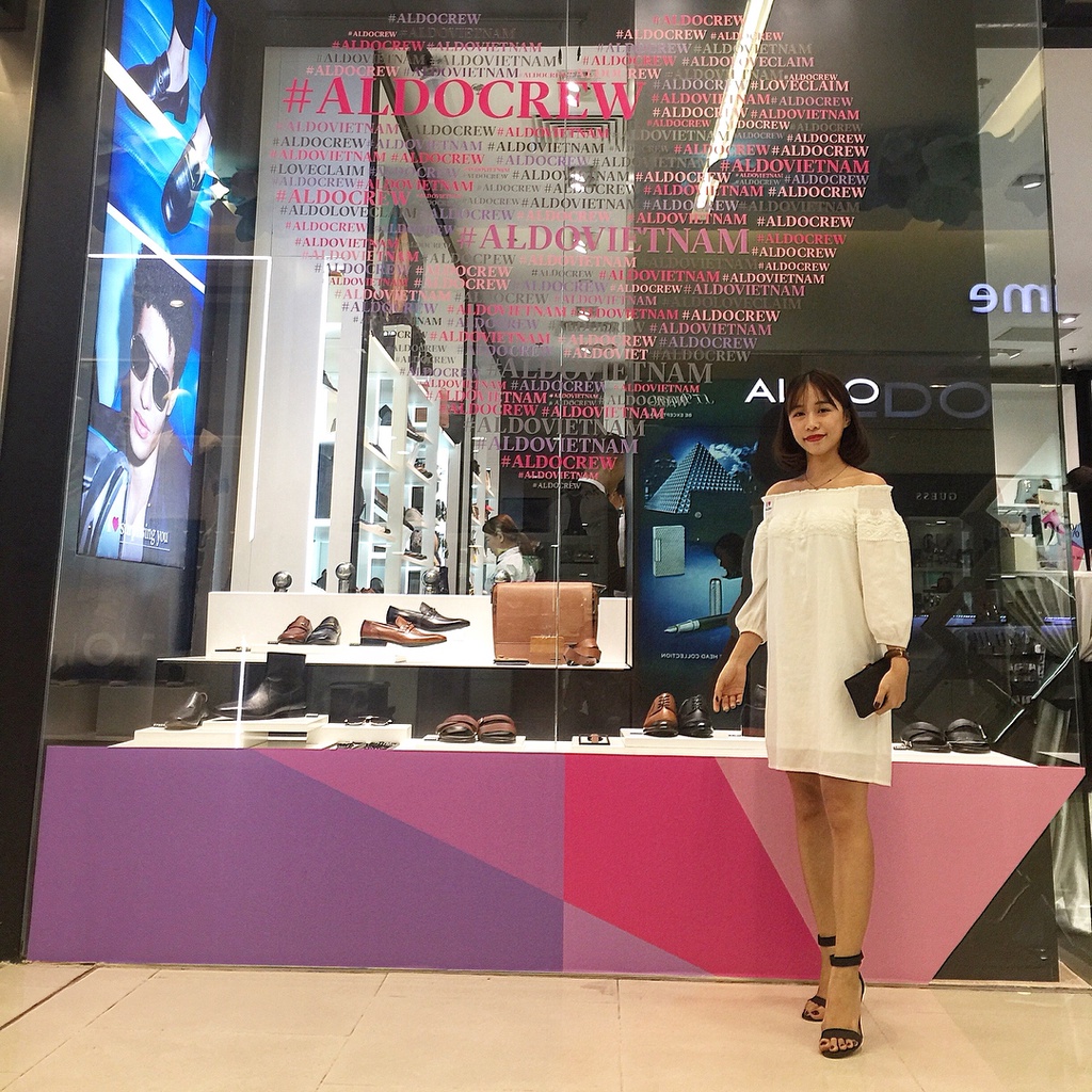 Đầm bẹt vai viền ren hoa Marc sz S