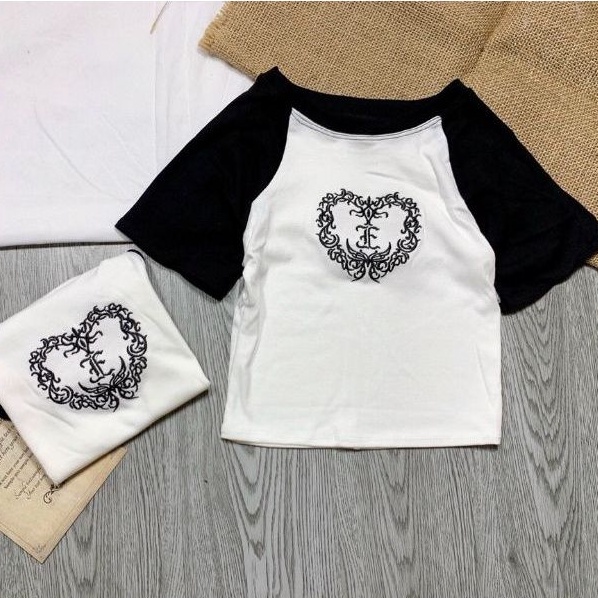 🍓 Áo croptop chuẩn body thêu trái tim kiểu hoa văn cổ (ảnh shop chụp)