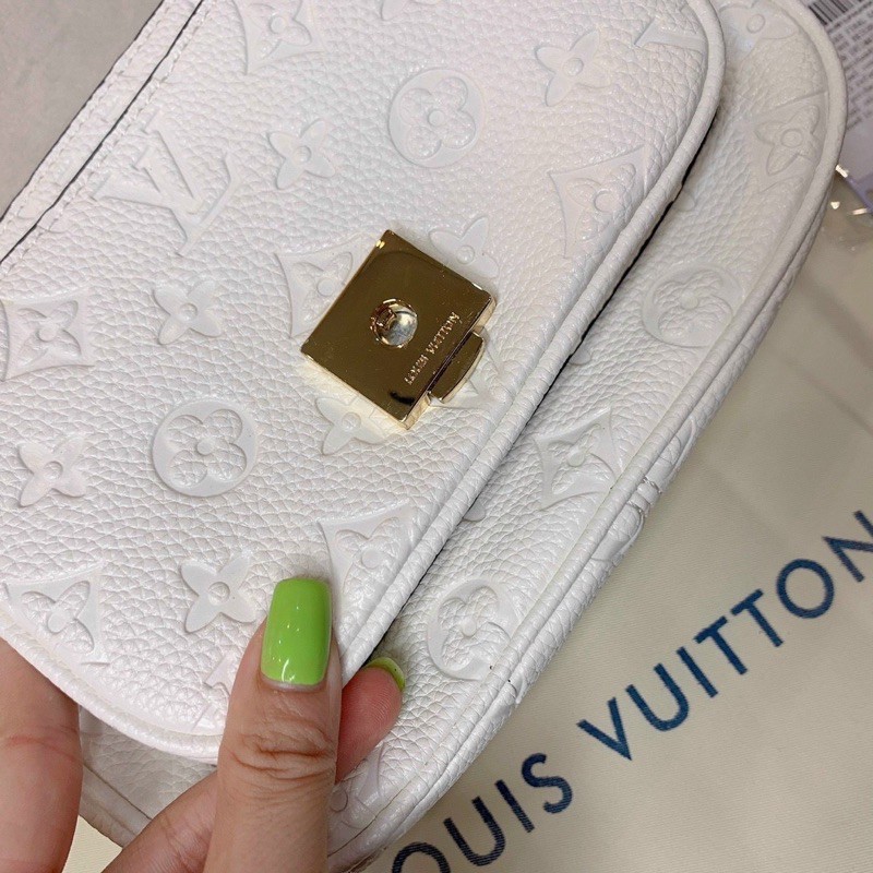 Túi LV mở nắp hộp nam châm vip nguyên seal hai màu size 22