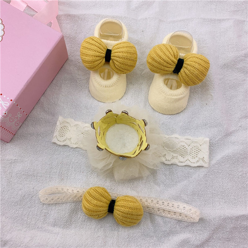 Set 3 Đôi Vớ Cotton Chống Trượt Phối Ren Hoa Cho Bé Gái Sơ Sinh