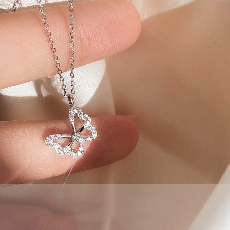 Vòng cổ Mặt Hình Bướm Rỗng Đính Đá Lấp Lánh Đơn Giản Cho Nữ