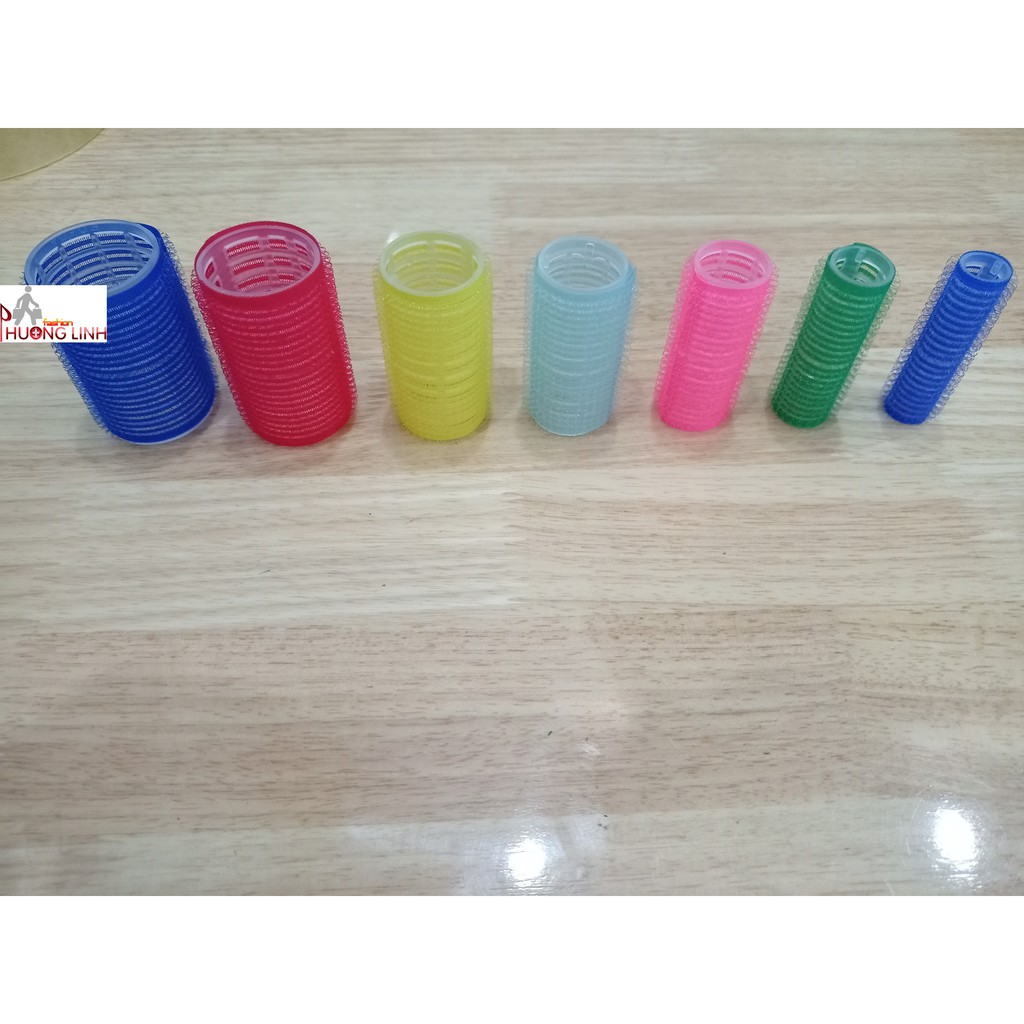 1 Trục lô dính dùng để quấn tóc tạo nếp uốn tại nhà không cần ra tiệm