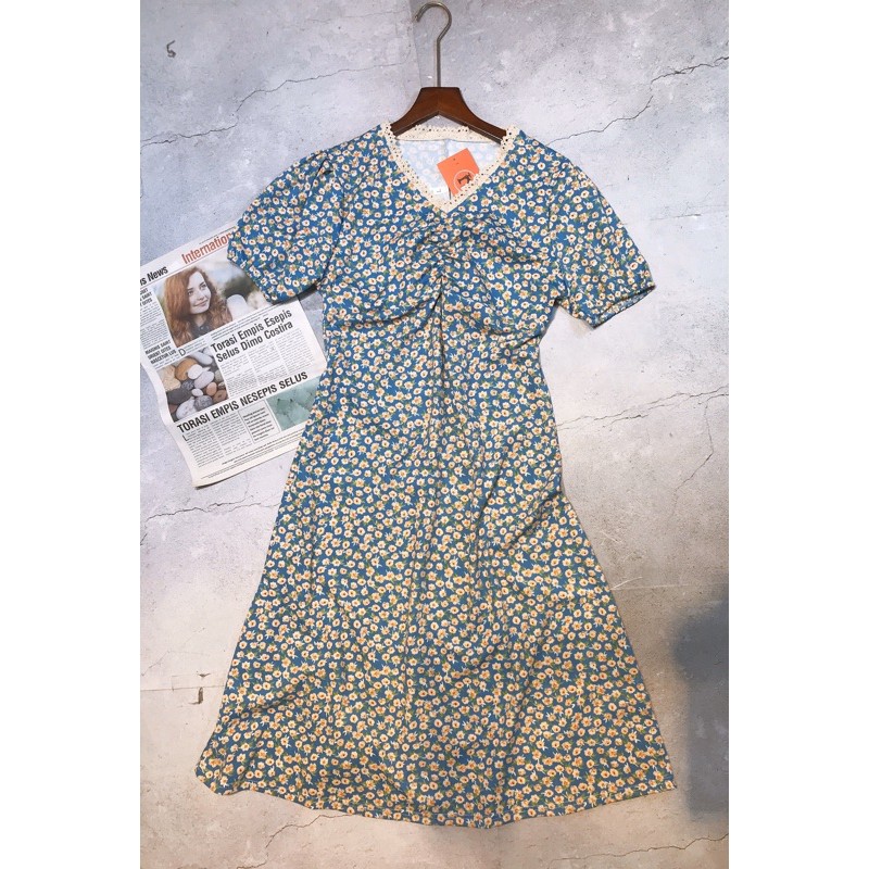 [Mã FATHANG5 giảm 10K đơn 50K] [BÁN SỈ] Váy Nữ Dáng Midi Hoa Xanh Siêu Tôn Da Cổ V Phối Ren Siêu Điệu_Cực Xinh | BigBuy360 - bigbuy360.vn