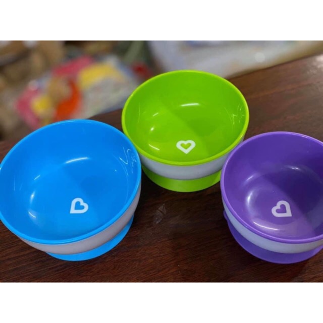 Bộ ba bát ăn chống đổ Munchkin giúp bé dễ dàng tập tự ăn mà không lo rơi vãi đồ - Herbaby