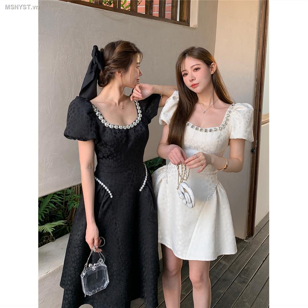 Đầm Tay Phồng Cổ Vuông Màu Đen Đính Đá Thời Trang Mùa Hè Phong Cách Pháp Sang Trọng Cho Nữ