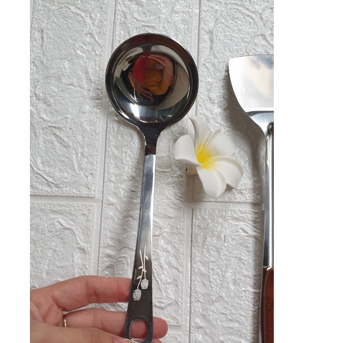 Môi/ vá múc canh, múc chè 2 bông hoa, inox 304 KT: 24x7cm (ảnh thật)