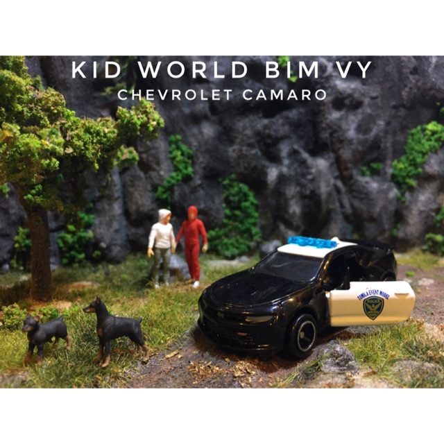 Xe mô hình Tomica Xe cảnh sát Chevrolet Camaro. MS: 090.