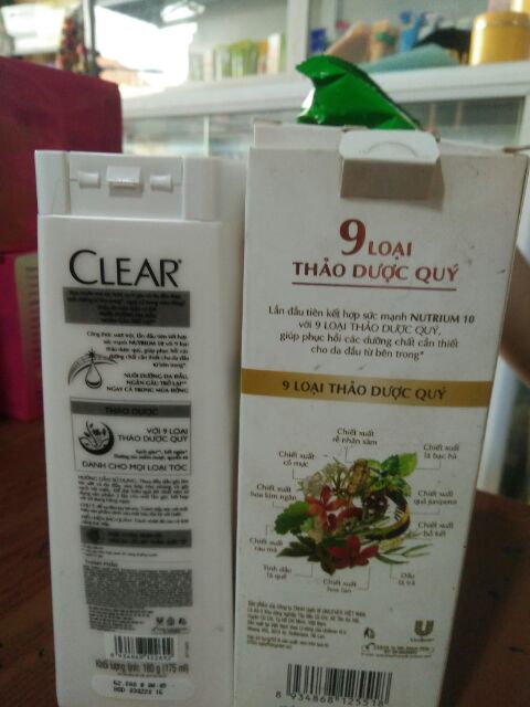 Dầu gội sạch gàu Clearr 9 loại thảo dược 180g