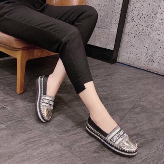 Giày Slip On Đế Cao Viền Đá Mũi Tráng Gương Siêu Sang Chảnh - Quai Nền Thêu Chữ | BigBuy360 - bigbuy360.vn