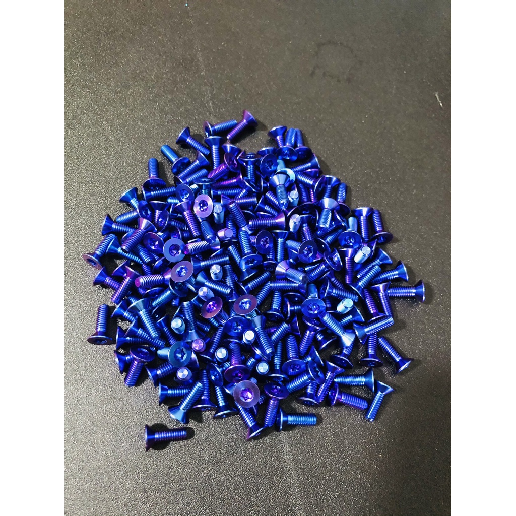 Ốc titan Gr5 4l  đầu dù âm, gắn nắp bình dầu các loại xe