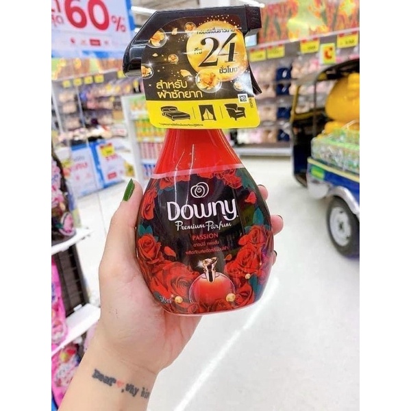 Xịt thơm quần áo Downy 370ml thái lan