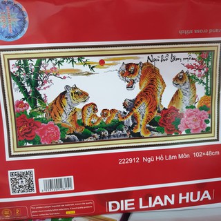Tranh thêu chữ thập ngũ hổ lâm môn. kích thước: 1m02 x 48cm