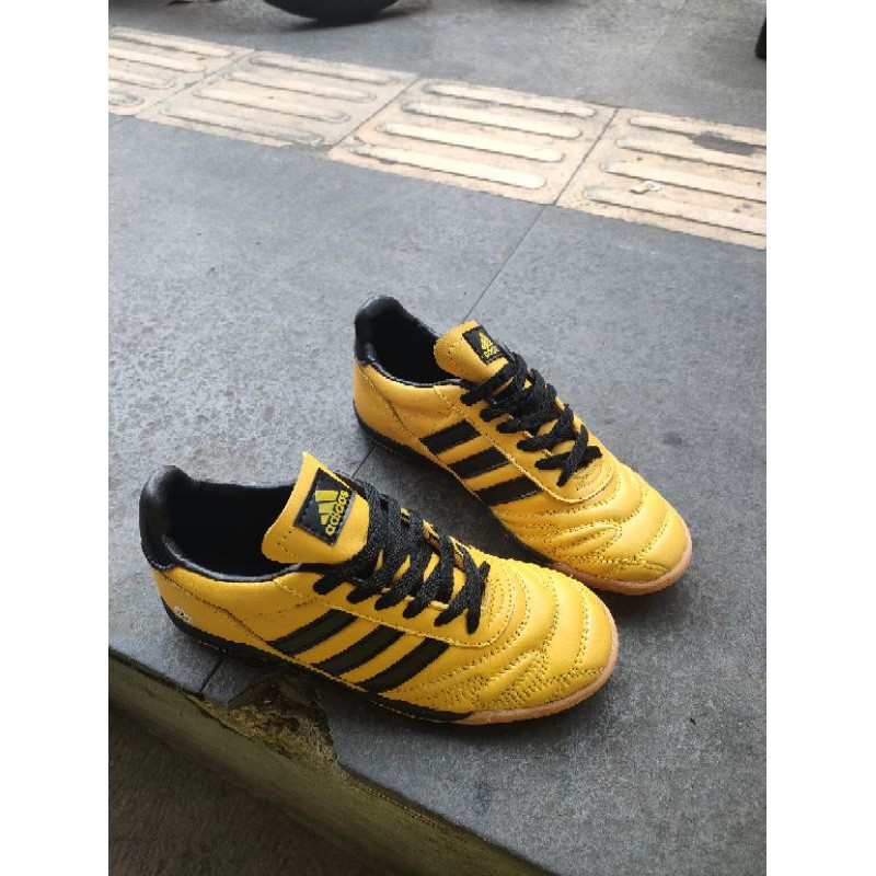 Giày Thể Thao Adidas Futsal Chất Liệu Da 100% Chính Hãng