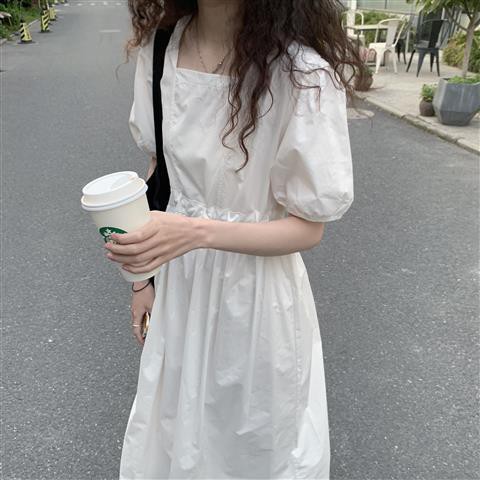 [2021] Váy trắng nữ tính cổ vuông chiết eo