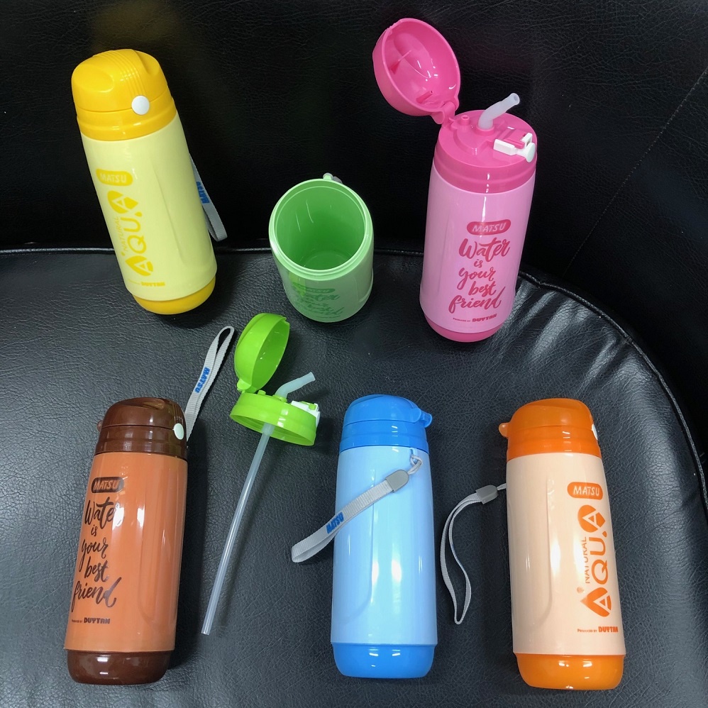 Bình nước học sinh Matsu Duy Tân 500 mL có ống hút