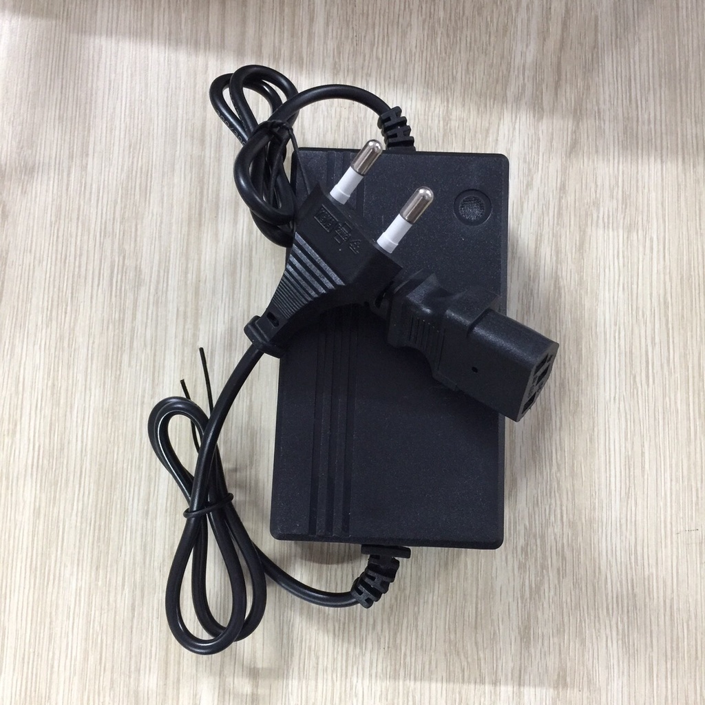 Cục sạc bình xịt điện 12AH - 1.2A -1.7A - 12V (dùng cho cả bình ắc quy lớn và nhỏ), 8AH - 12V (chỉ dùng cho ắc quy nhỏ)