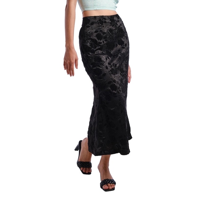VELVET ROSE SKIRT - Chân Váy Dài Họa Tiết Nổi Dập Nhung Hoa Hồng (Black)