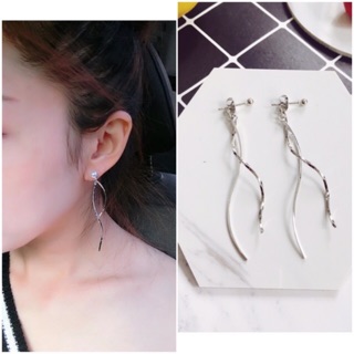 Bông tai xoắn độc lạ
