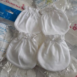 Bao tay chân trắng Hello B&B