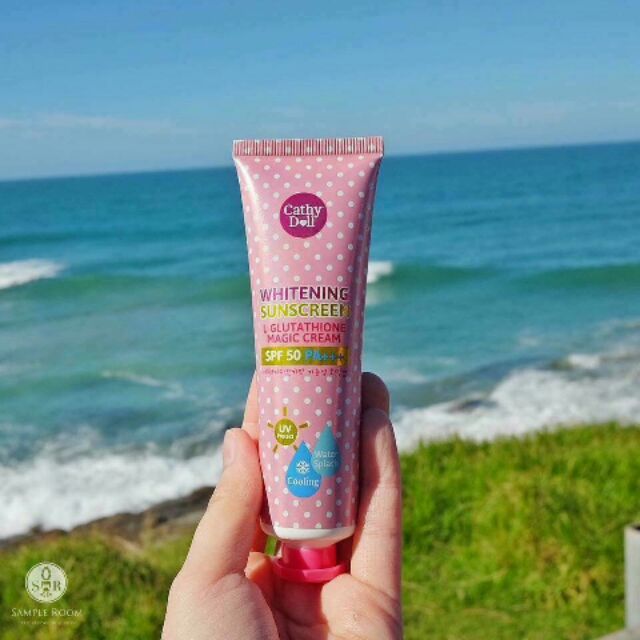 Kem chống nắng trắng da Cathy Doll Whitening Sunscreen SPF được nhập khẩu từ Hàn Quốc. Sản phẩm bảo vệ da khỏi nắng.....