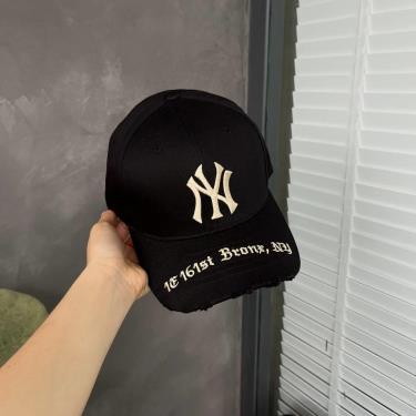 Mũ MLB Gothic Structure New York Yankees ‘Black White’