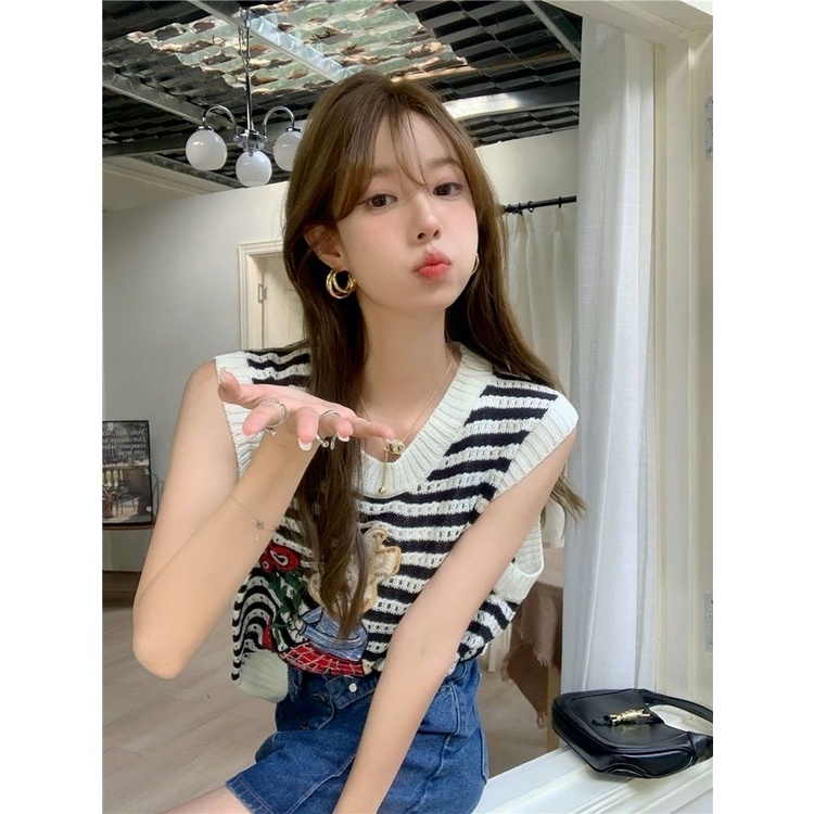 Áo Sát Nách Cổ Tròn Dáng Rộng Hoạ Tiết Kẻ Sọc Thêu Thiết Kế Mới