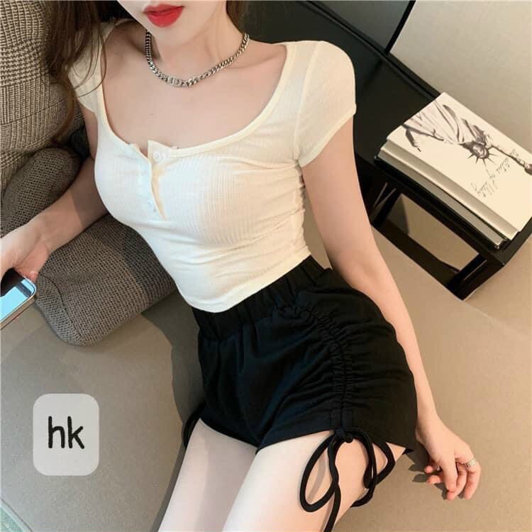 Set bộ sexy áo vạt bầu cổ phối nút bấm quần thun rút dây 2 bên cực lạ 2 màu đen trắng