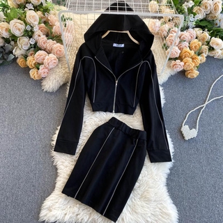 Set váy áo thể thao áo có mũ trùm đầu và chân váy