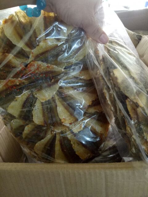 Cá chỉ vàng khô bông ớt - tẩm mè [LOẠI MỘT] từ 500gr - 1kg ăn rất ngon, vị vừa miệng, cá được xếp hình như bông hoa | BigBuy360 - bigbuy360.vn