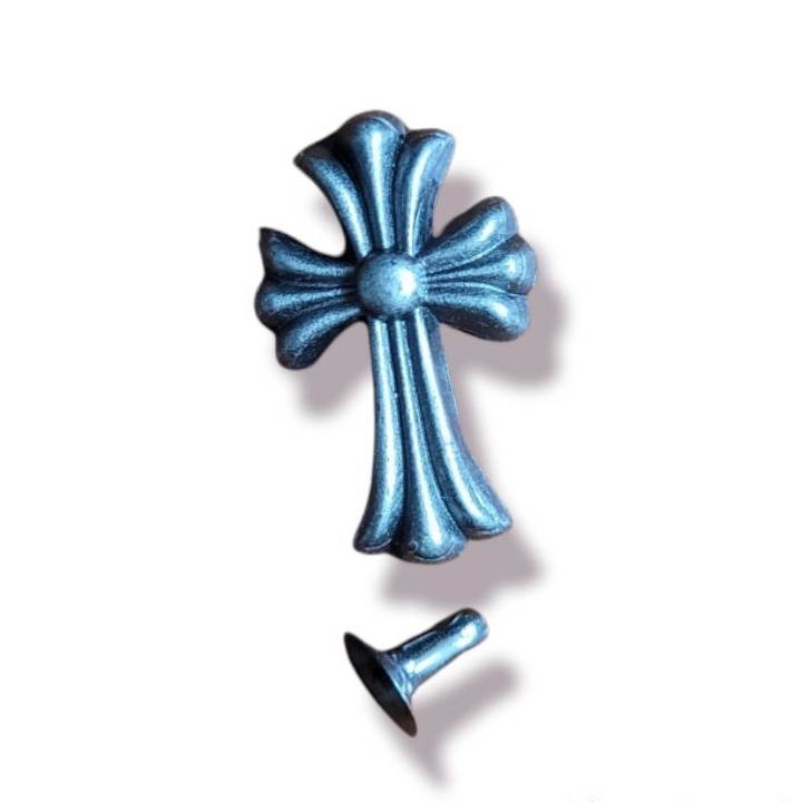 10 mặt trang trí đóng bằng đinh tán mẫu đầu lâu thánh giá