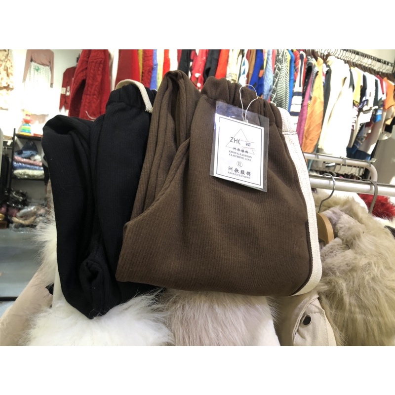 Quần jogger sọc trắng