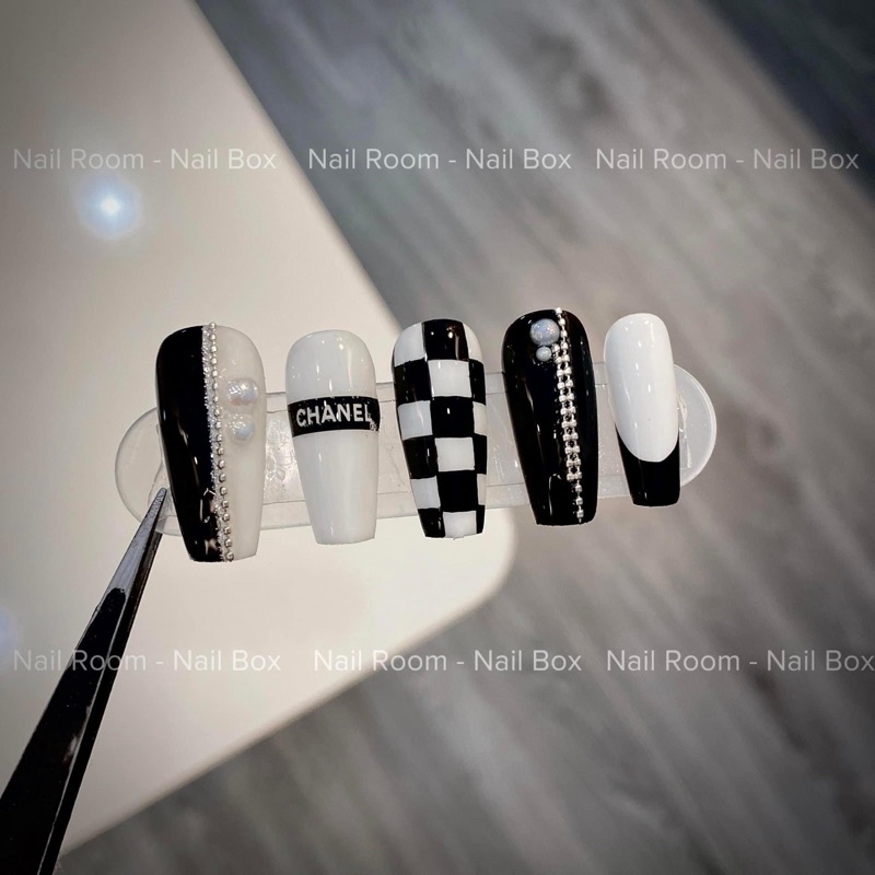 NAIL BOX MÓNG ÚP THIẾT KẾ TRẮNG ĐEN