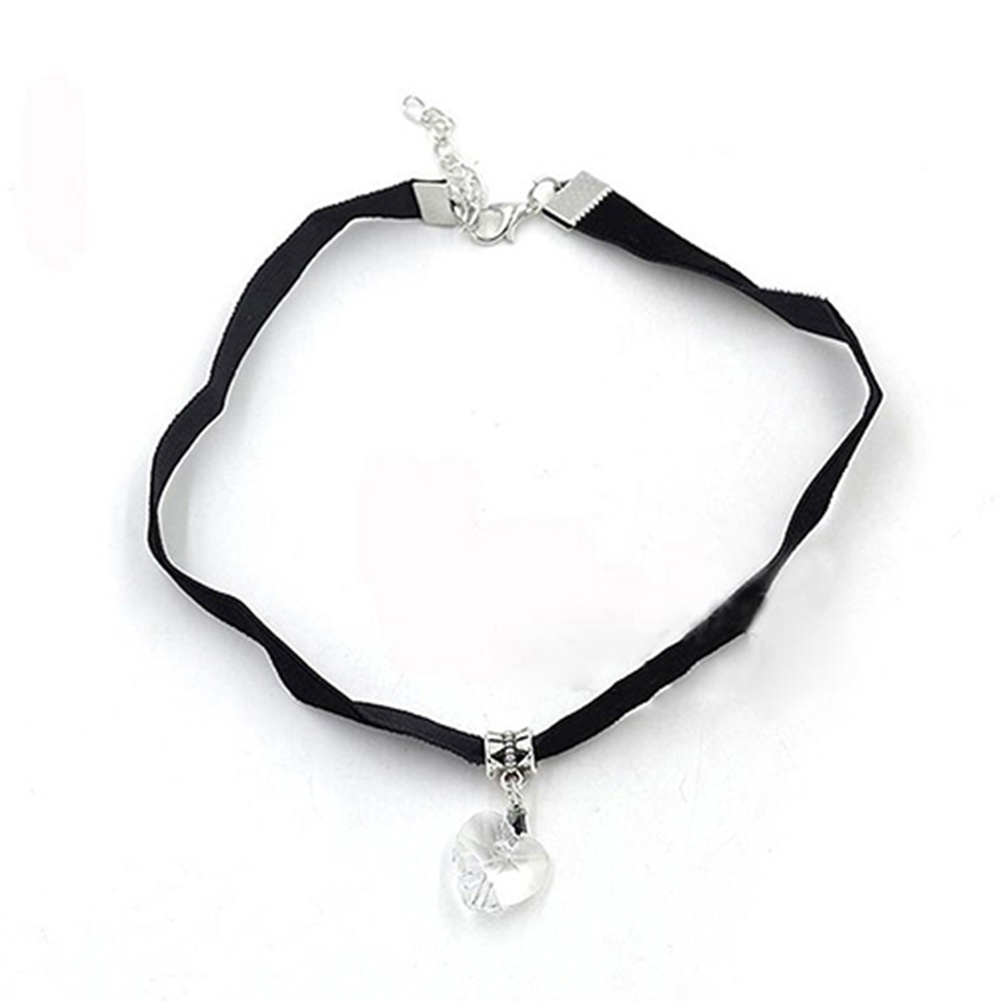 Vòng cổ choker nhung đính đá hình trái tim cá tính dành cho nữ