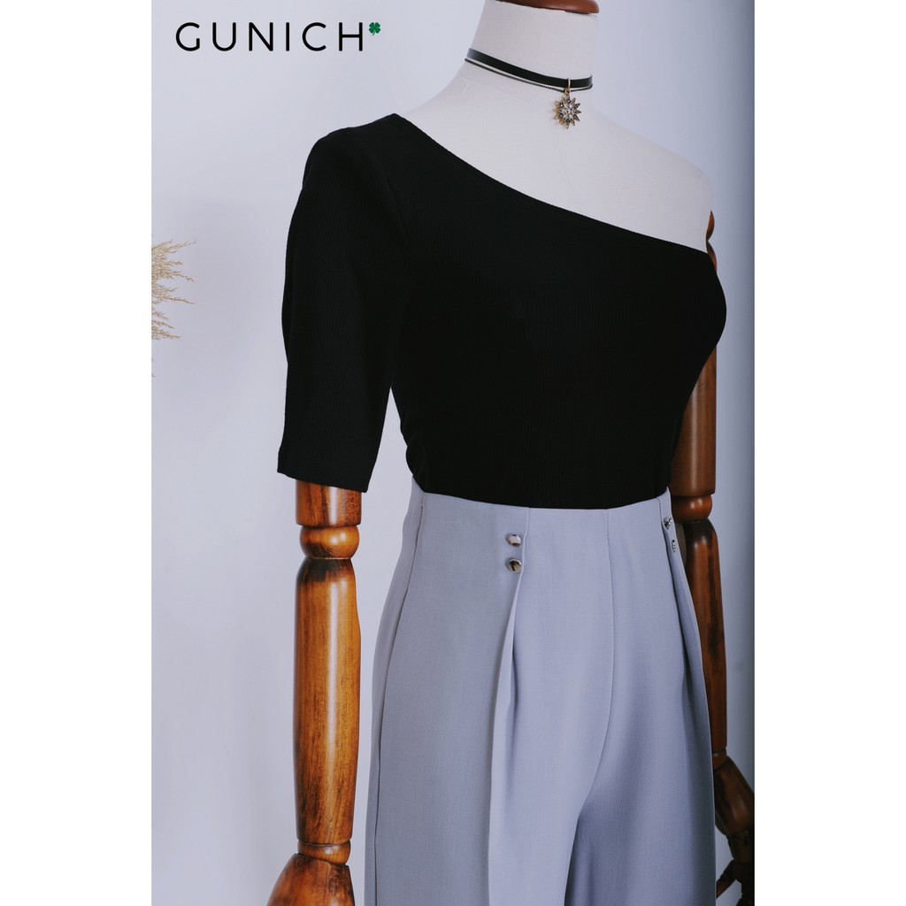Áo thun nữ đen lệch vai Gunich