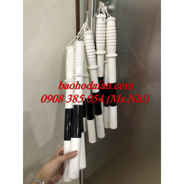 Gậy chỉ huy giao thông chất liệu nhựa siêu nhẹ, 2 màu đen đỏ lựa chọn- Hình thật