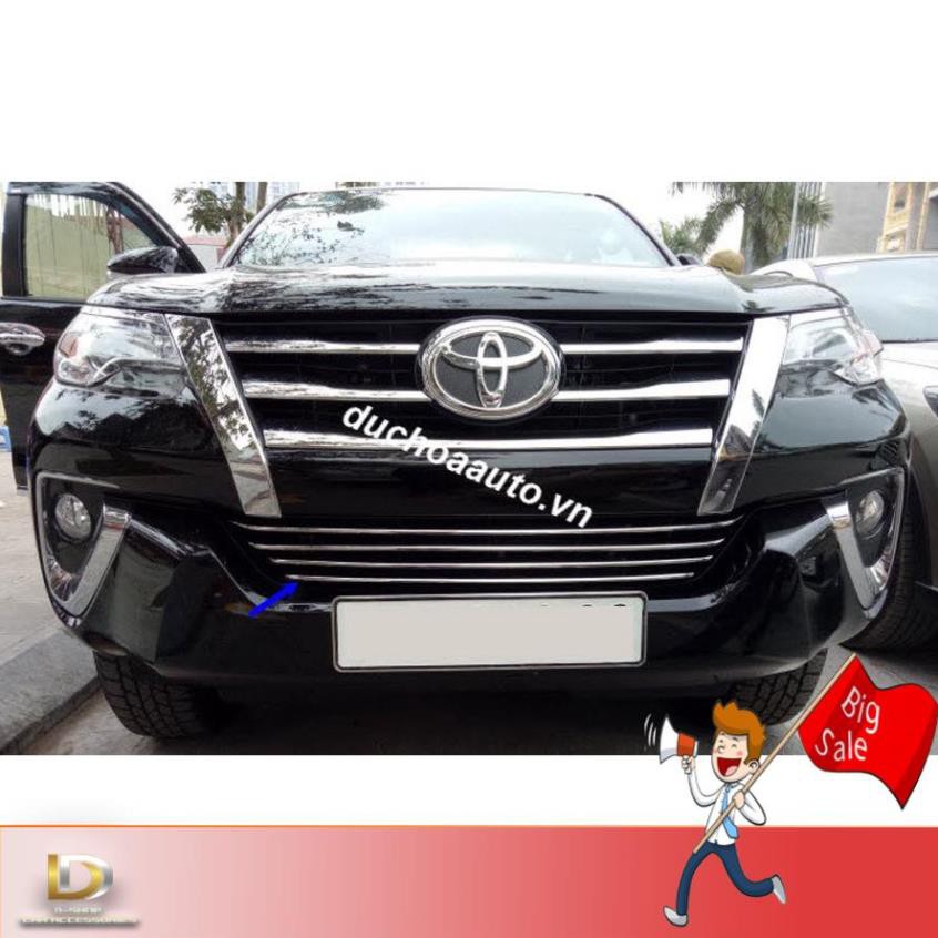 Ốp trang trí lưới hút gió cản trước Fortuner 2017-2019 chính hãng