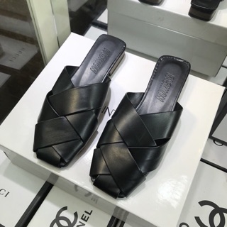 Dép sục đan chéo