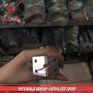 Ke góc 4 lỗ cân