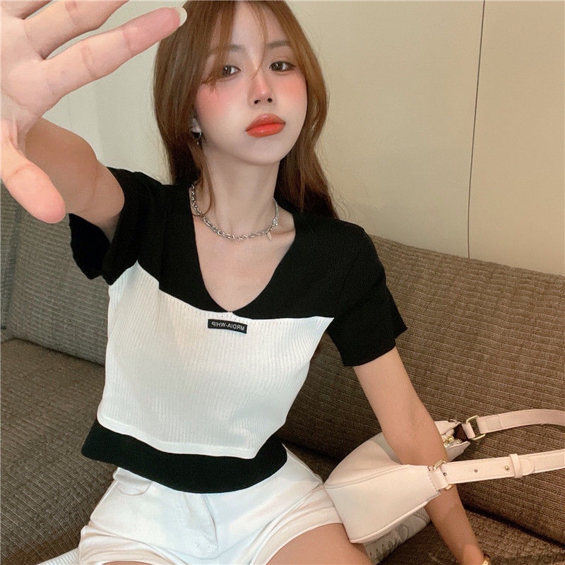 IELGY   Áo Thun Dệt Kim Tay Ngắn Cổ Chữ v Màu Sắc Tương Phản Dành Cho Nữ