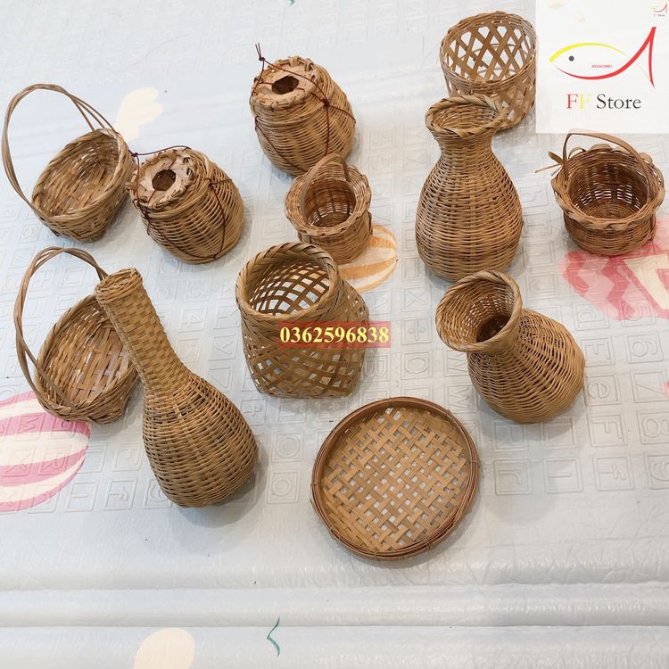 Giỏ tre nhỏ và đồ phụ mây tre trong lòng bàn tay 10-12cm trang trí decor nhà cửa