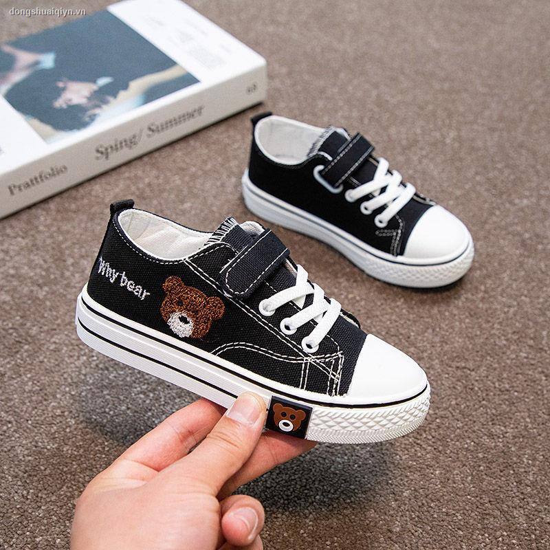 Giày vải canvas đế thấp chống trượt thêu họa tiết hoạt hình cho bé trai và gái