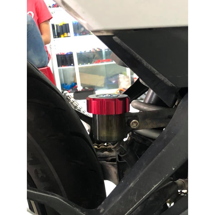 Bình dầu thắng đĩa bremboo nắp CNC.tặng bát bình dầu titan.