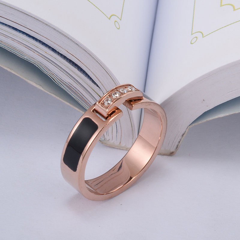 Nhẫn Thép Titan Mạ Vàng 18k Đính Kim Cương Độc Đáo Hợp Thời Trang Cho Nữ