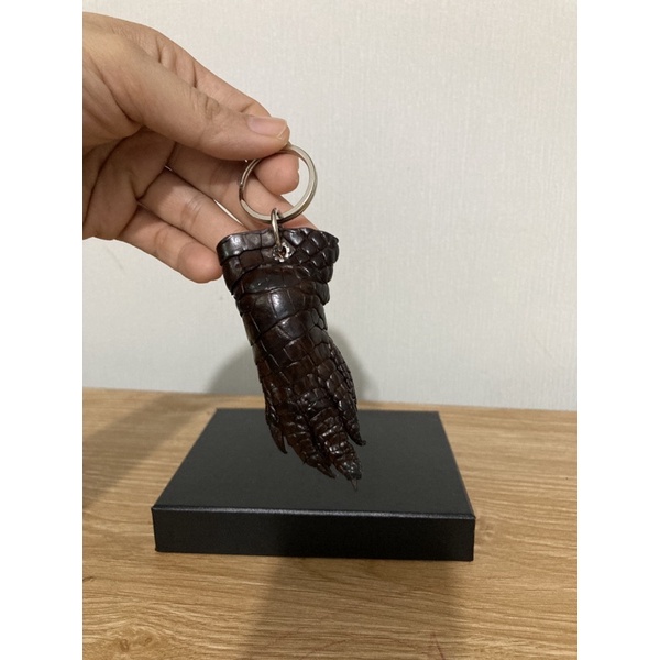 Móc khoá da bàn tay/chân cá sấu