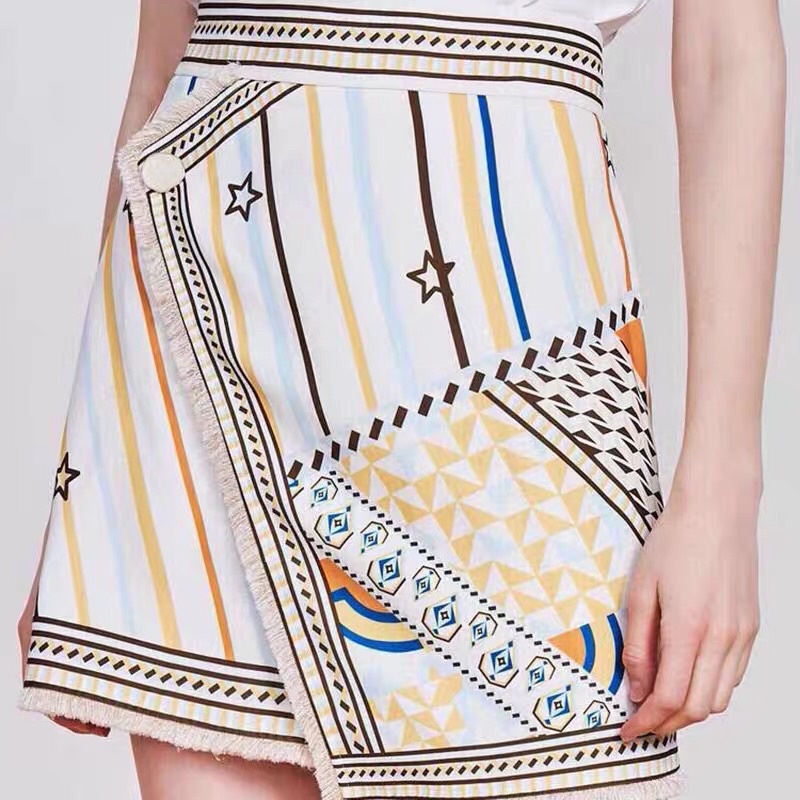 Chân váy hoạ tiết Lily