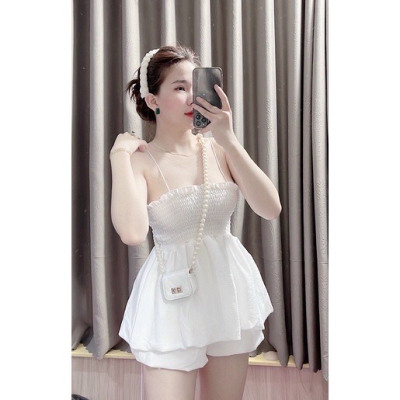 Set xốp áo dây bồng nhúng chun ngực phối quần đùi bí phồng.