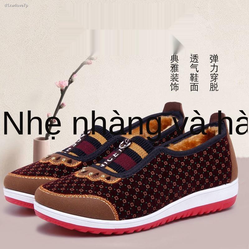 Mùa đông người già giày bông cũ vải Bắc Kinh phụ nữ cộng với nhung để giữ ấm cho trung niên và chống trượt bà ngoại | BigBuy360 - bigbuy360.vn