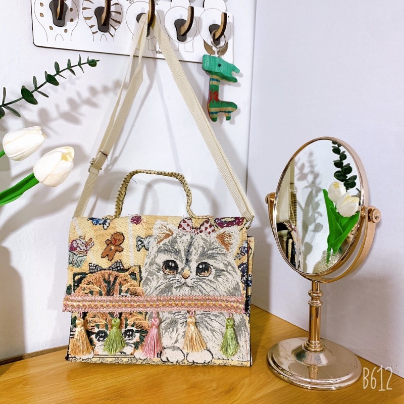 Túi thổ Cẩm đeo chéo tua rua hộp phong cách