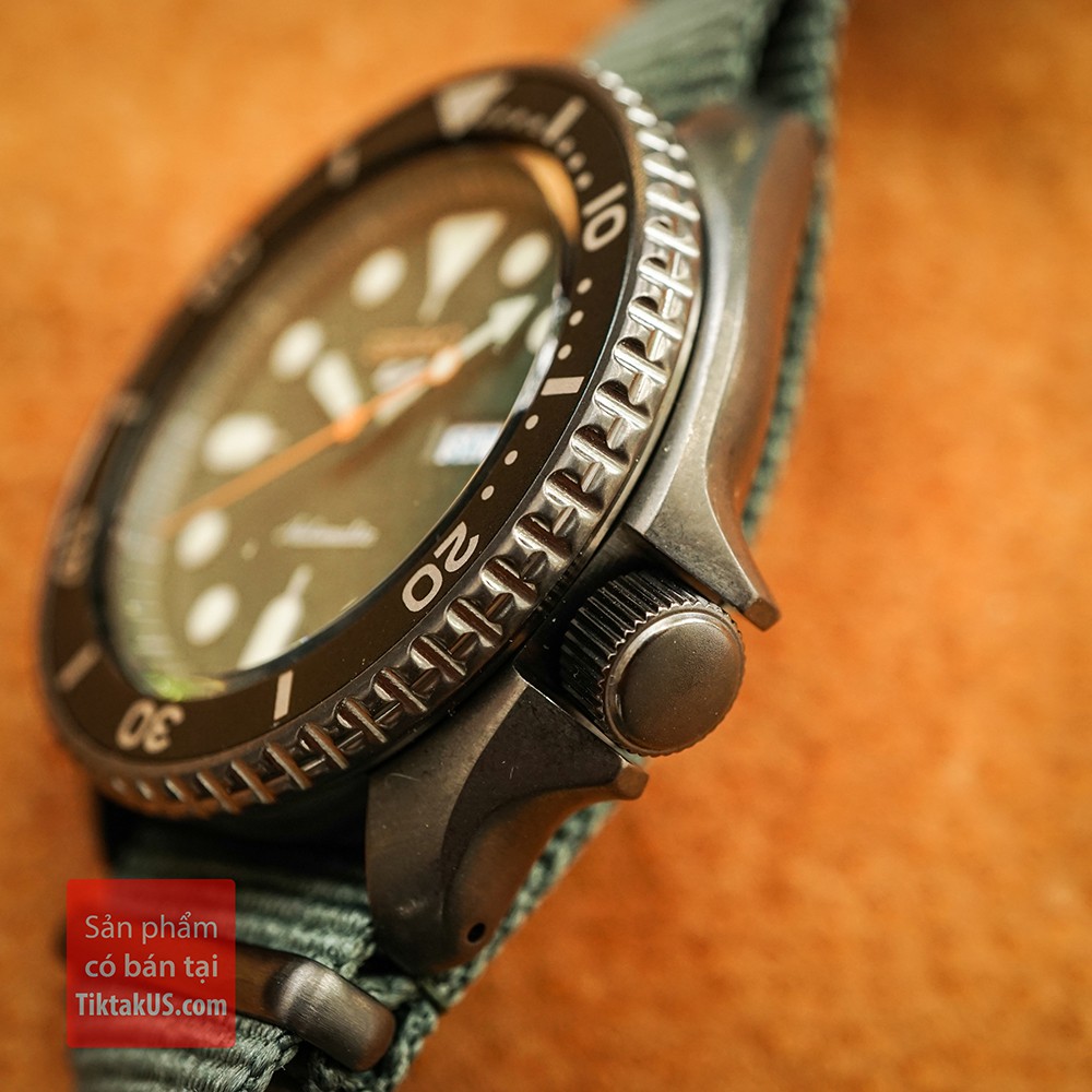 Đồng hồ nam Seiko 5 Sport 2019 dây vải NATO SRPD77K1