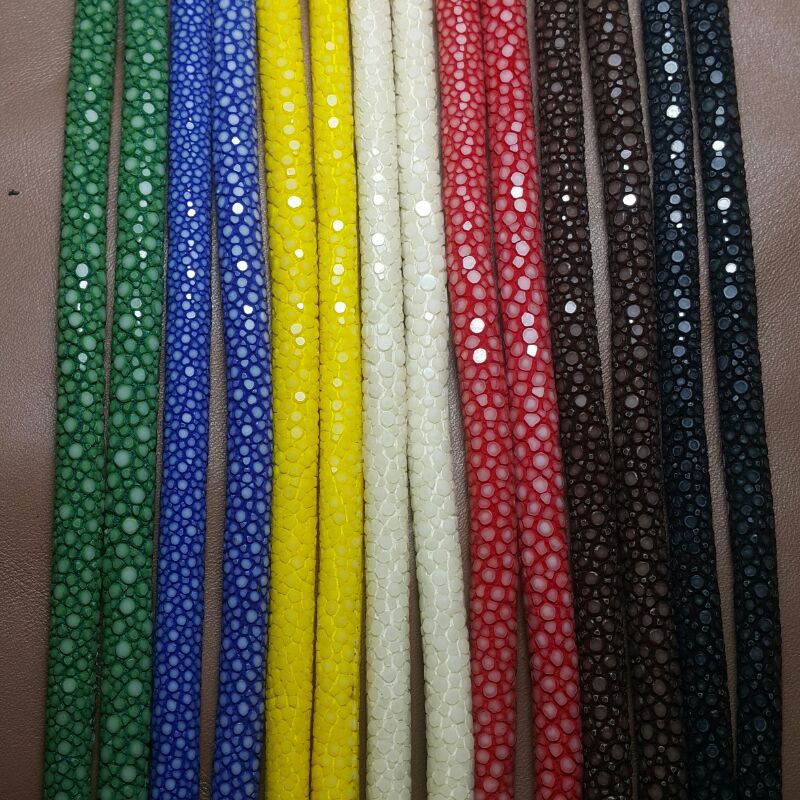 Vòng tay phong thủy da cá đuối charm đinh